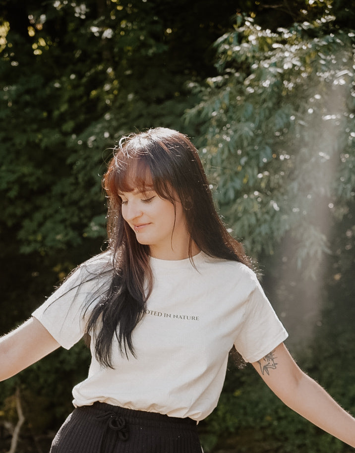 Rooted in Nature „Nature Feminism“ Unisex T-Shirt