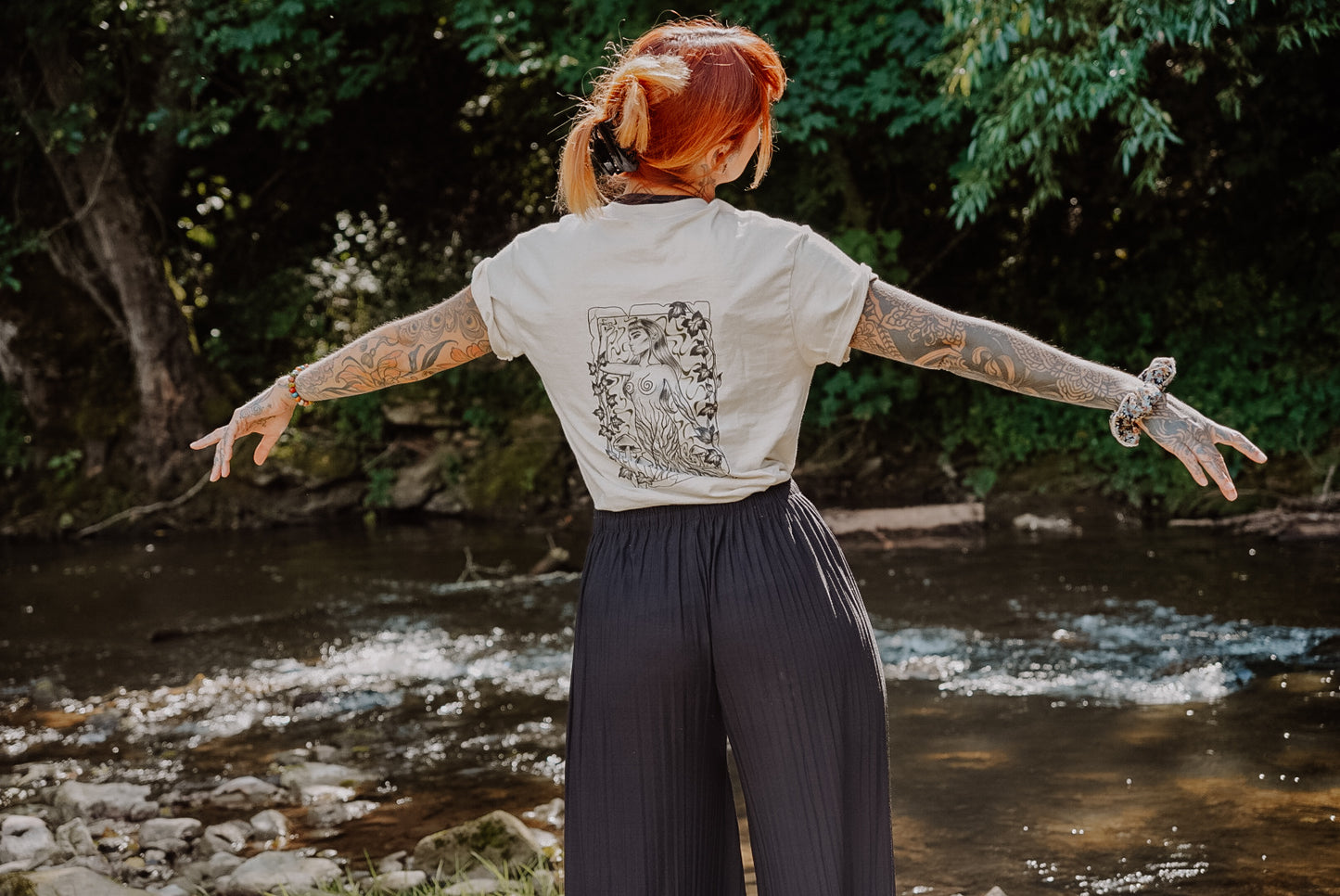 Rooted in Nature „Nature Feminism“ Unisex T-Shirt